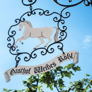 Schild "Gasthof Weißes Rößl"